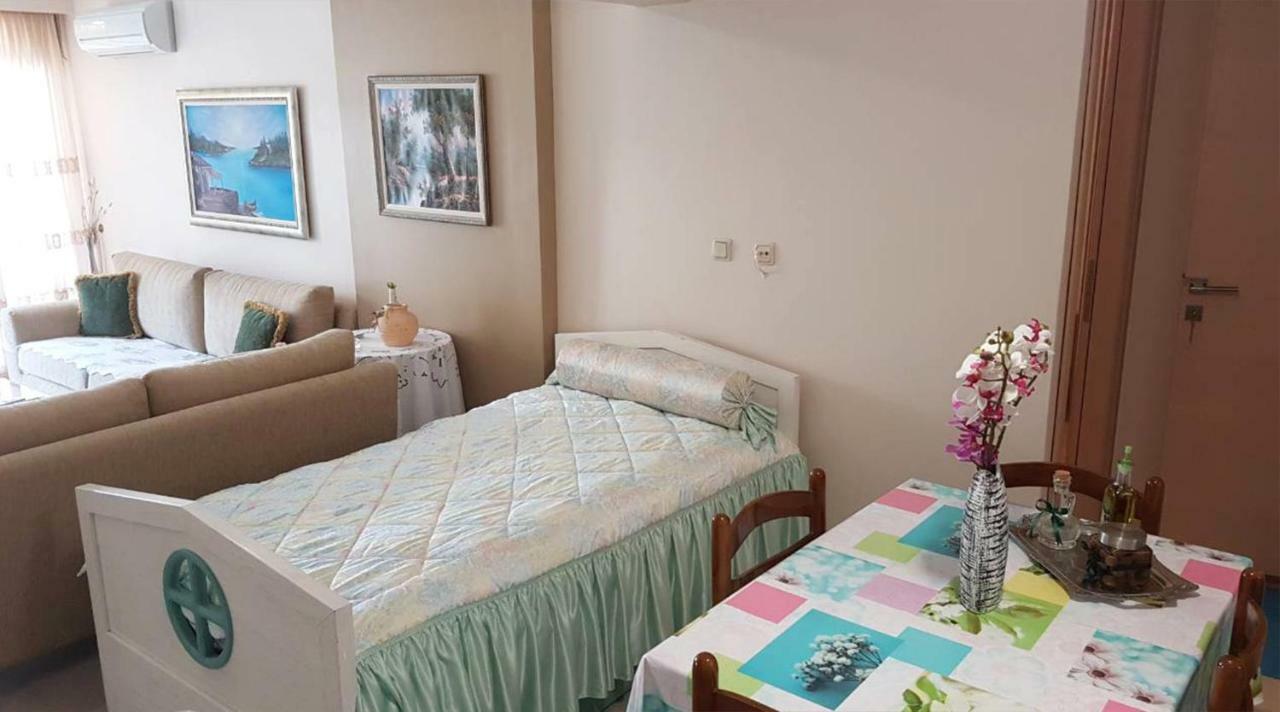 Apartamento Maria'S Garden House Flogita Exterior foto